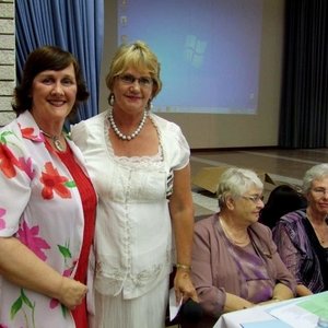 Prof Dorothea van Zyl  (links)